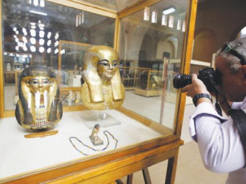 وزير الآثار المصري: العثور على 300 ألف قطة محنطة بالمنيا