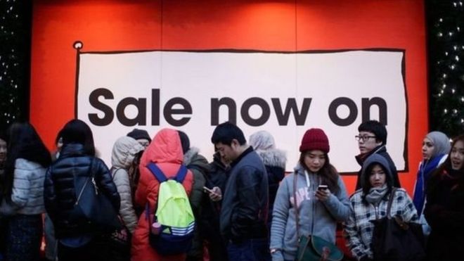 ما حكاية يوم "الجمعة السوداء"الذي ينتظره المستهلكون كل عام؟