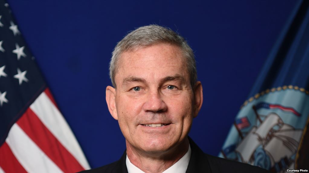 العثور على قائد الأسطول الأميركي الخامس بالبحرين ميتا في بيته