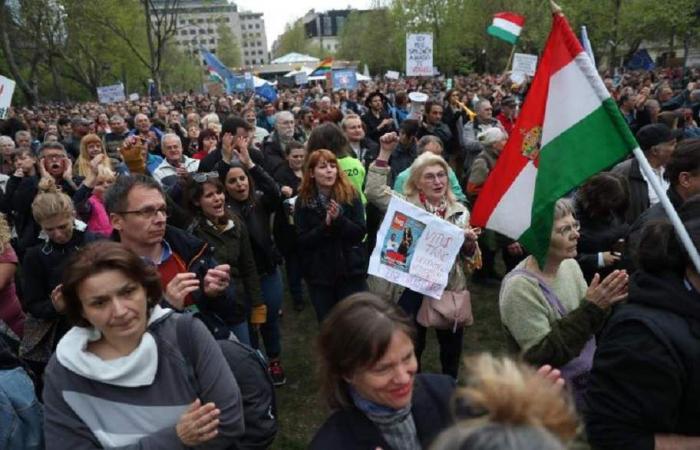 المتظاهرون المجريون يخرجون مجددا إلى شوارع العاصمة بودابست
