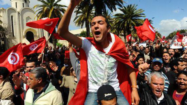 تونس.. ثلاث وفيات وستة محتجين يهددون بحرق أنفسهم خلال يوم