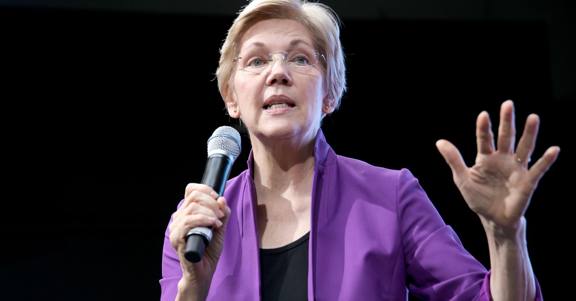 إليزابيث وارن تدرس إمكانية ترشحها بانتخابات الرئاسة الأمريكية