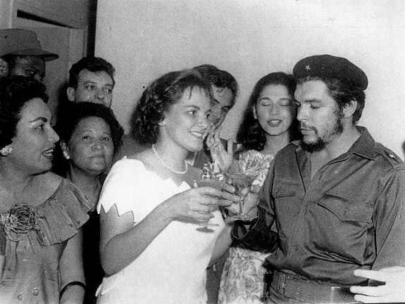 القصة السرية لكيفية وصول مذكرات تشي جيفارا في بوليفيا إلى كوبا