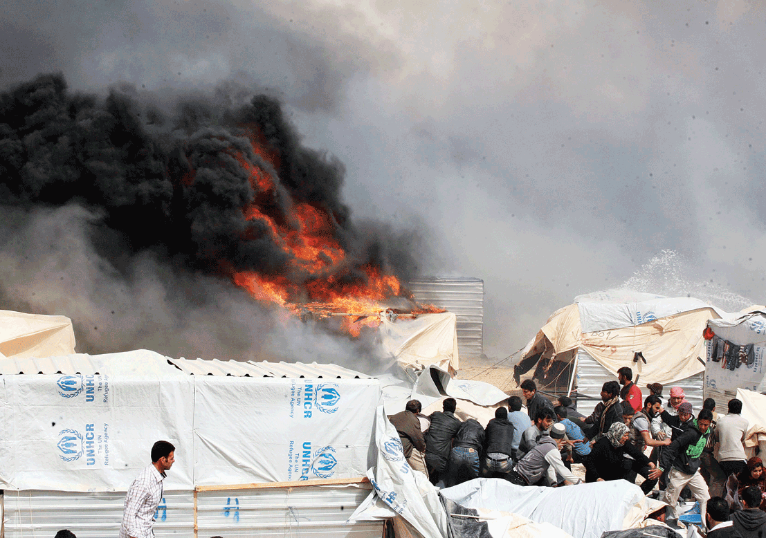 سورية تحرق نفسها وأطفالها في مخيم الركبان بسبب الجوع