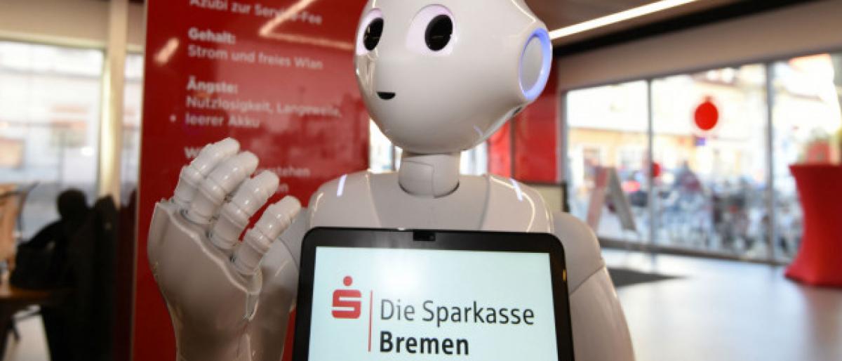الروبوت "لونا" : متحدثة لبقة وماهرة في مصرف ألماني