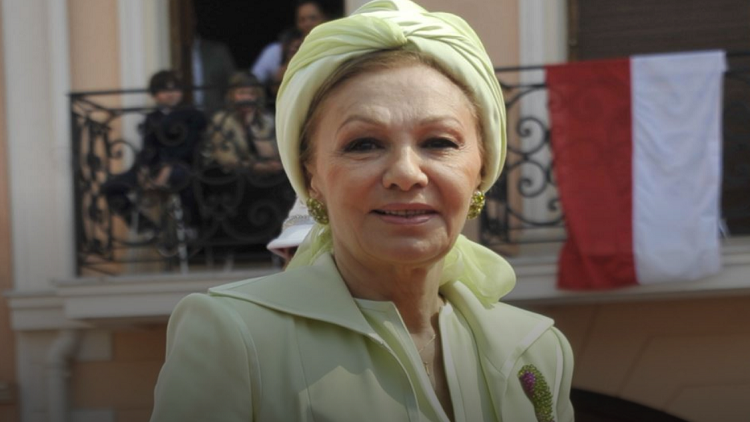 فرح ديبا أرملة الشاه : الغرب دعم الخميني وأوصله للسلطة