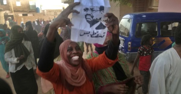 السودان : اعتقال العشرات من أساتذة الجامعات والأطباء والإعلاميين
