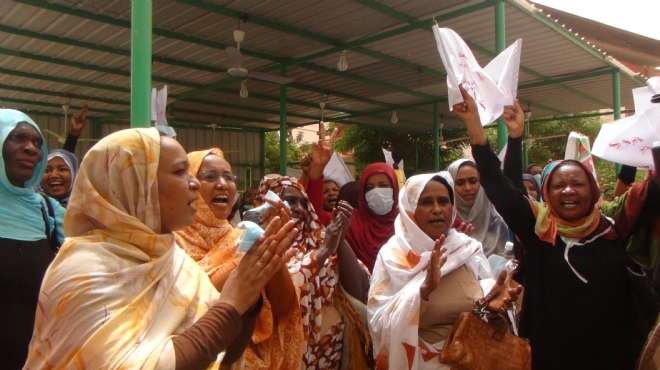 ناشطات : قانون النظام العام فى السودان حول حياة المرأة إلى جحيم