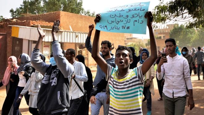 السوان.. إصابة متظاهر في تظاهرات بمدينة ود مدني جنوبي الخرطوم