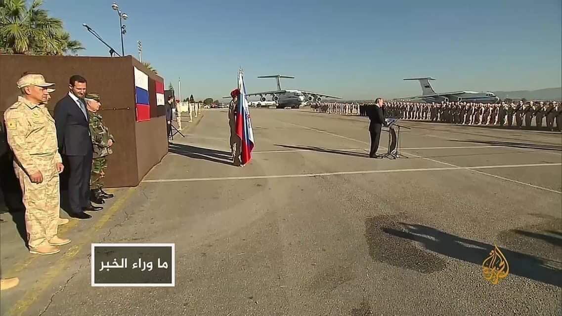 تداول صورة سابقة للأسد  في حميميم وصفت بـ"المُذلة".. لماذا الآن؟