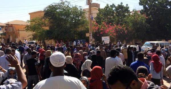 السفارة الأمريكية بالخرطوم تدين العنف المفرط ضد المتظاهرين 