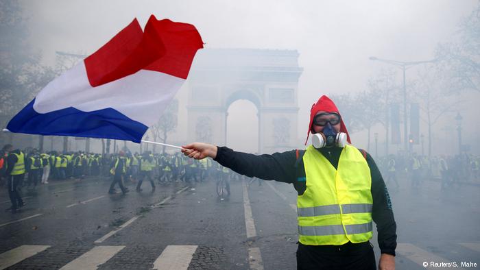 أحكام على نحو ألفي شخص في فرنسا منذ بدء احتجاجات "السترات الصفر"
