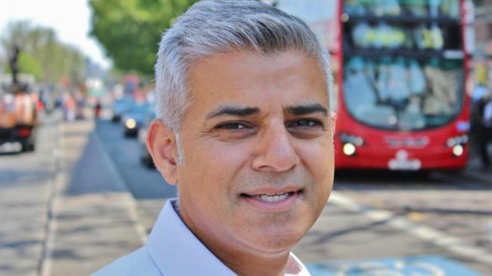 المتظاهرون يخونون النواب وعمدة لندن يسرع إقامة الأوروبيين  