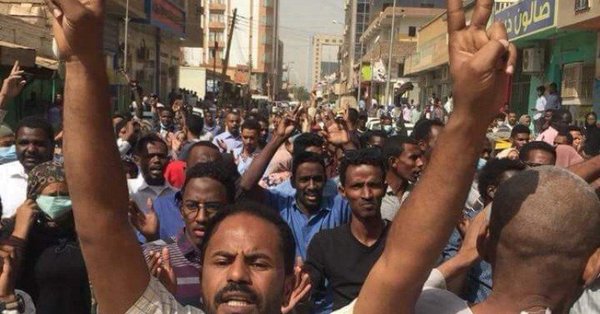 مصادر سودانية تنفي فض اعتصام القيادة العامة