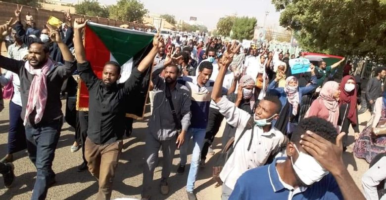  تجمع المهنيين السودانيين يطالب بحل المجلس العسكري الانتقالي