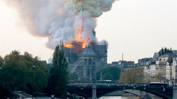 ماكرون يلغي مؤتمرا عن الإصلاحات بسبب حريق كاتدرائية نوتردام