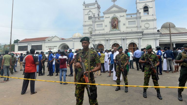 ارتفاع عدد قتلى تفجيرات سريلانكا إلى 185 بينهم 12 أجنبيا