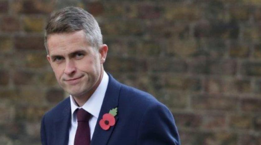   صندي تايمز : تصريحات وزير الدفاع عن مرض ماي تسببت بإقالته