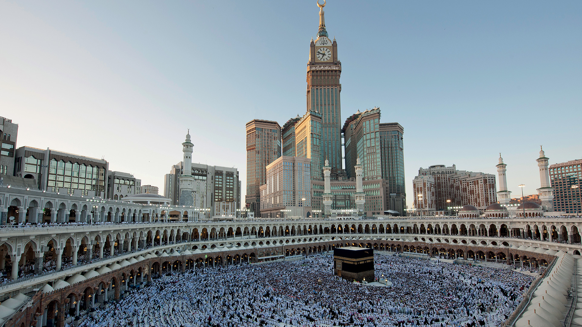 السعودية تحذر من أمطار رعدية على مكة وتدعو الزائرين للحذر