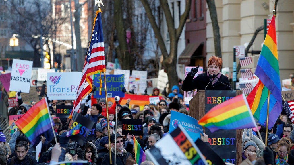 بعد 50 عاما..مدير شرطة نيويورك يعتذر للمثليين!!