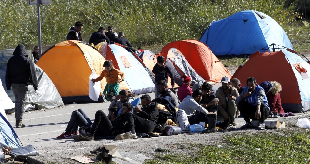 مهاجرون عالقون في تونس يطلبون الوصول إلى ميناء أوروبي