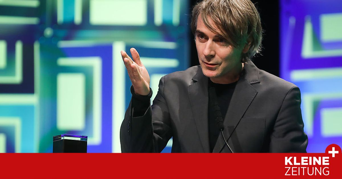 الممثل الألماني ينس هارتسر يحصل على خاتم إيفلاند الممثل الألماني ينس هارتسر يحصل على خاتم إيفلاند