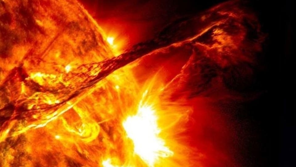 باحثون: الانفجارات الشمسية يمكن أن تشل الإلكترونيات الأرضية