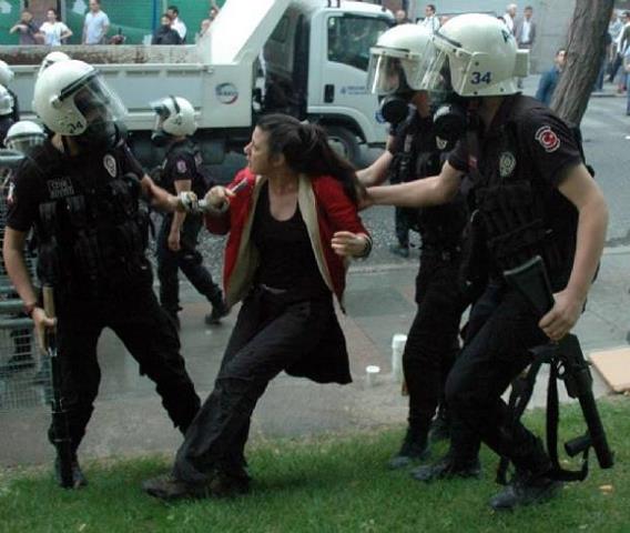 محاكمات بشأن احتجاجات اسطنبول ومؤامرة"الإطاحة بالحكومة"
