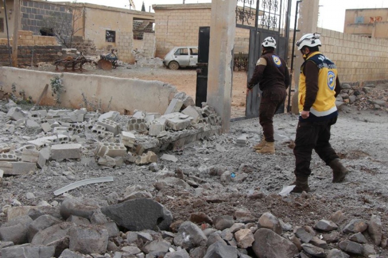 مقتل 8 بينهم متطوع بالدفاع المدني في قصف جوي على ادلب