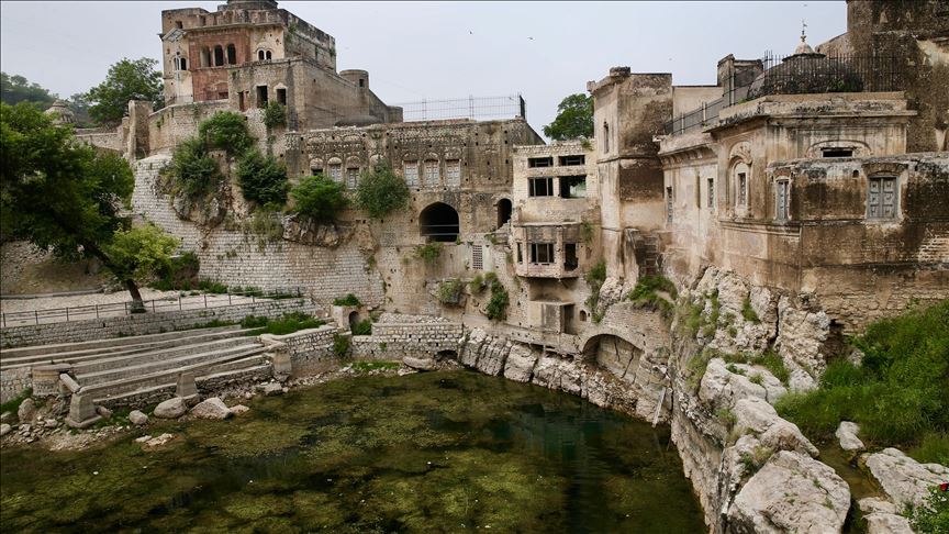 بحيرة "أمريت كوند" في باكستان.. يقدسها أتباع ثلاث ديانات