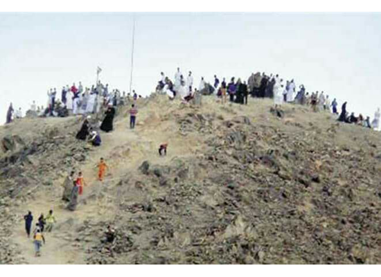 "الشاذليون" فوق جبل حميثرة لرؤية أنوار بلاد الحجاز يوم عرفة