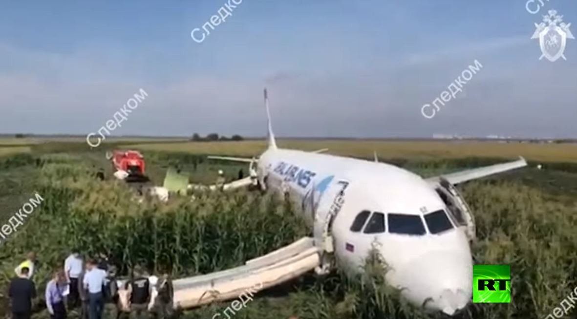 23 مصابا إثر هبوط طائرة روسية اصطدمت بسرب طيور