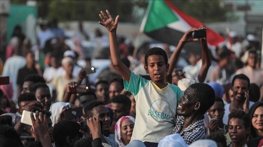 "قطار الثورة" يصل نهايته إيذانا بـ"فرح السودان"