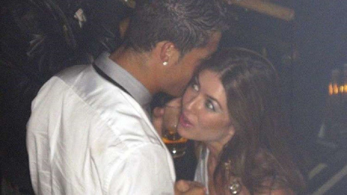 رونالدو يشتري صمت عارضة ازياء اميركية بثمن باهظ