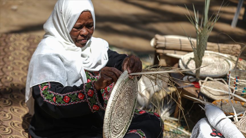 "الخوّاص".. مهنة يتوارثها أبناء "المنايعة" بفلسطين