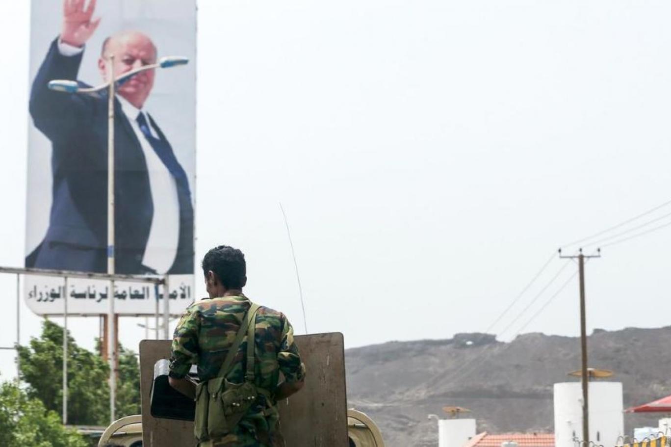 قوات الحكومة تستعيد القصر الرئاسي ومؤسسات إعلامية بعدن