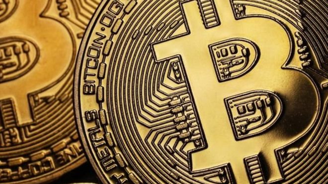 هبوط "بيتكوين" وارتفاع للعملات المشفرة الأخرى أمام الدولار الأمريكي