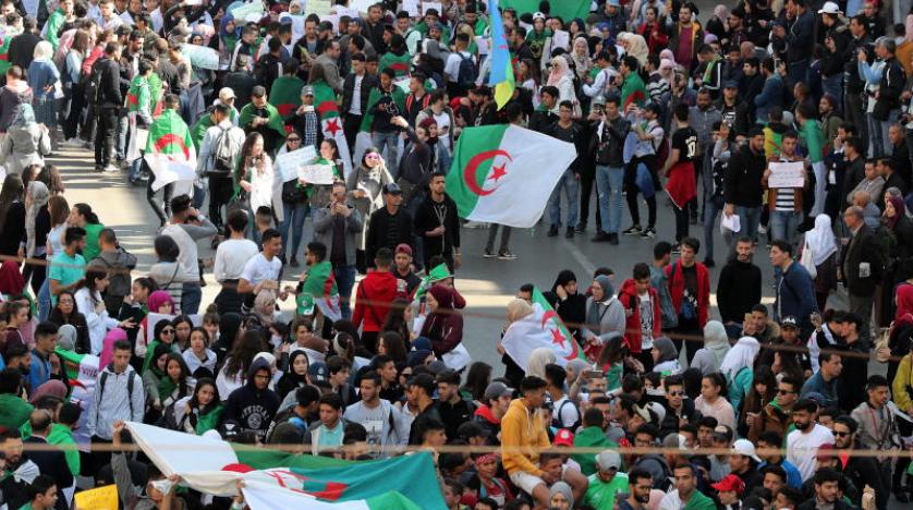 الحراك الجزائري يوجّه ضرباته لجبهة التّحرير أعرق الأحزاب السياسية