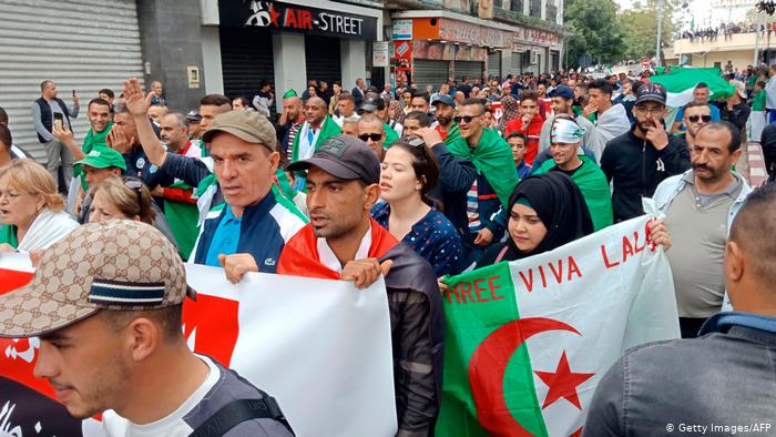 تظاهر آلاف الجزائريين رفضا لانتخابات 12 ديسمبر