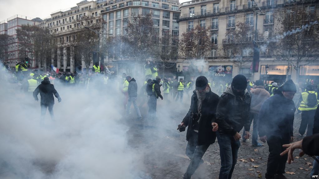 القبض على أكثر من 150 شخصا في باريس خلال تفريق المحتجين