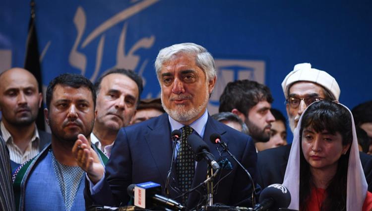  عبد الله عبد الله يعلن فوزه برئاسة افغانستان ويشكك بالإعادة  