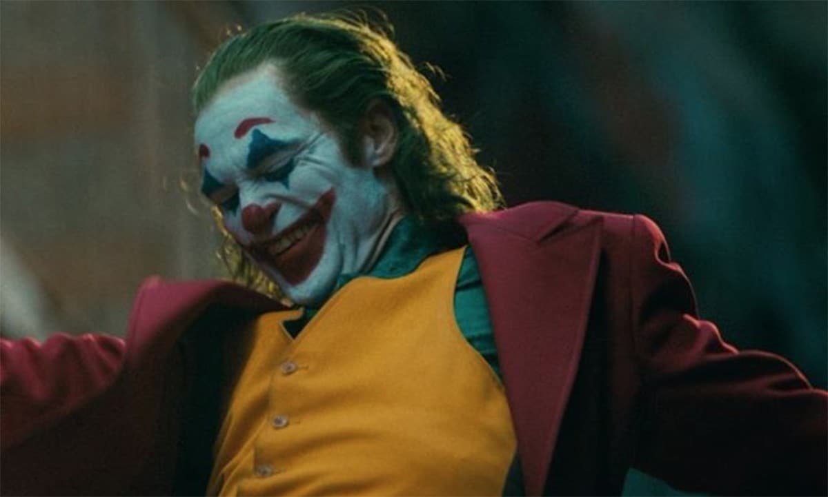 فيلم "جوكر" المثير للجدل يتجاوز سقف توقعات الأرباح