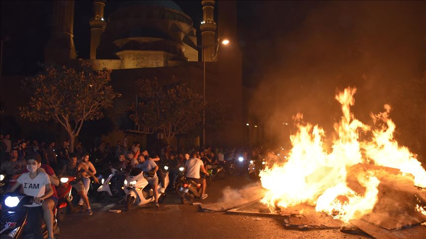 انتقاضة لبنان.. إلغاء جلسة و تكهنات بسقوط حكومة الحريري انتقاضة لبنان.. إلغاء جلسة و تكهنات بسقوط حكومة الحريري