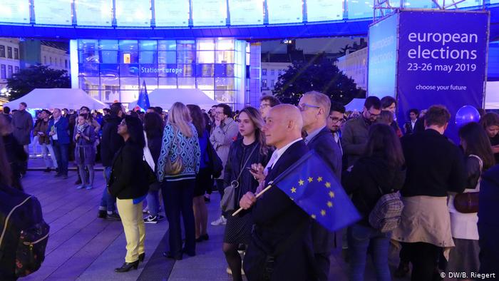 أوروبا حائرة بين سياسات ترامب الشعبوية ومخاطر السيطرة الصينية