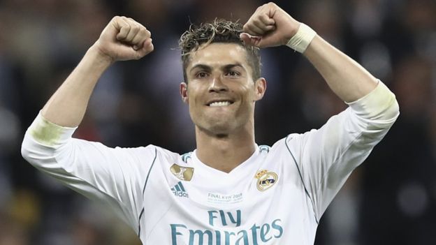 رونالدو ينقذ يوفنتوس من كمين جنوه ويقوده لصدارة الدوري الإيطالي