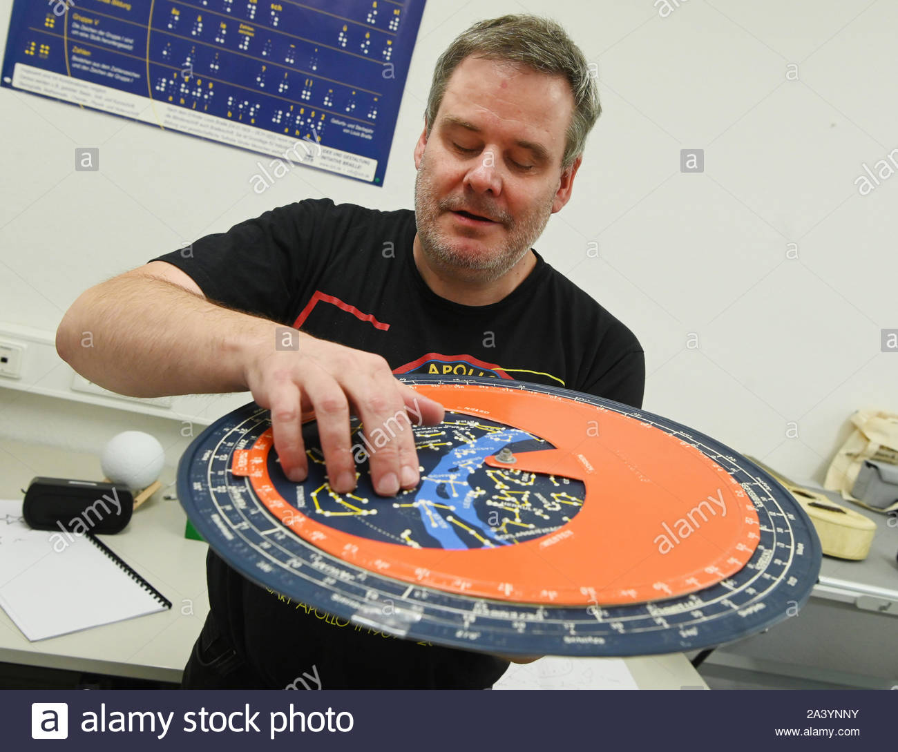 عالم الفلك فاقد البصر الألماني جيرهارد يافوريك عالم الفلك فاقد البصر الألماني جيرهارد يافوريك