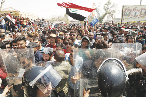 ساحة التحرير في بغداد تستقبل متظاهرين قادمين من المحافظات