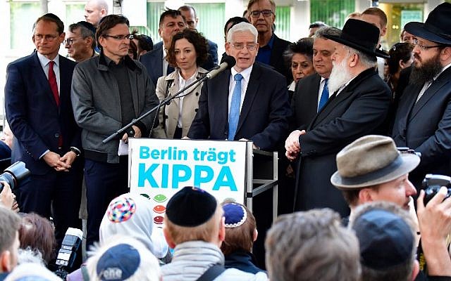 رئيس المجلس المركزي لليهود بألمانيا يحذر من التشدد والعنصرية