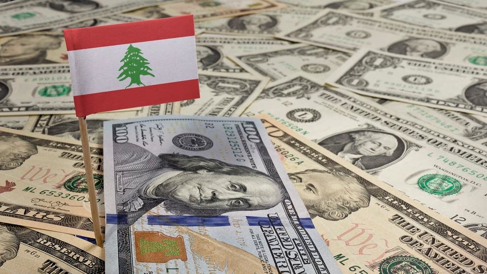 مصارف لبنان تواصل الإضراب وتقيد السحب النقدي عند حد ألف دولار 