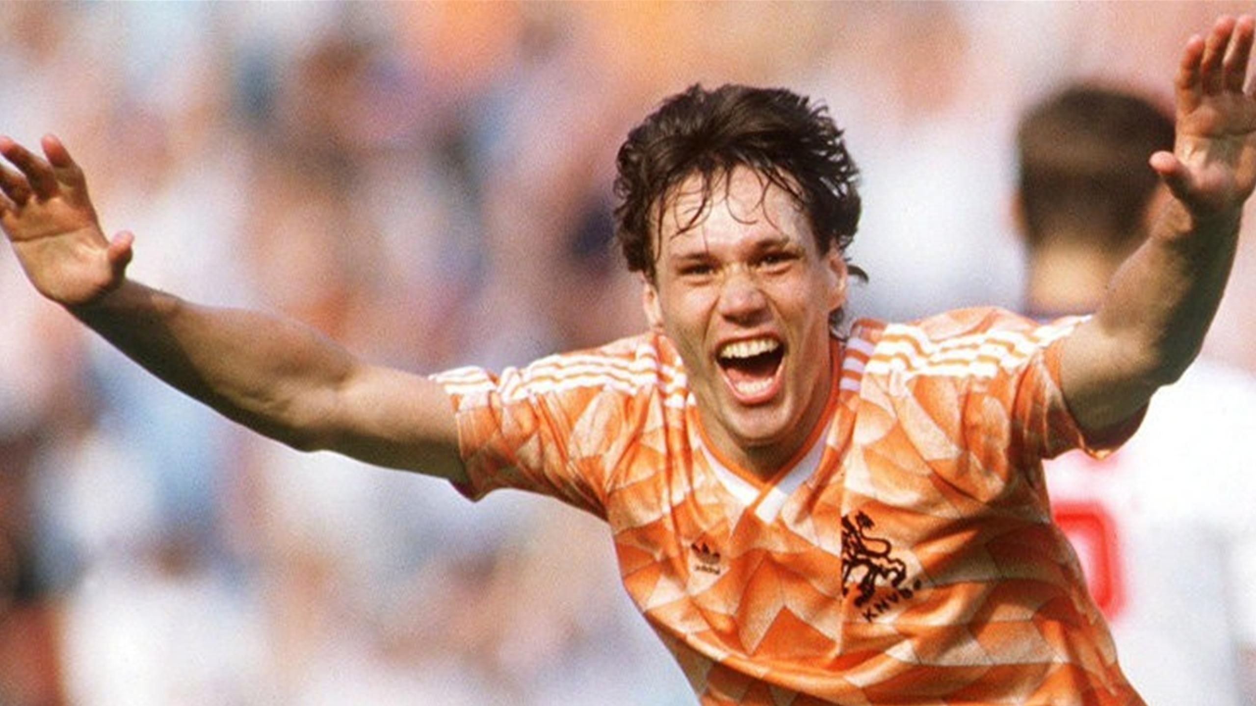 فان باستن يعتذر عن ترديده للتحية النازية في برنامج تليفزيوني